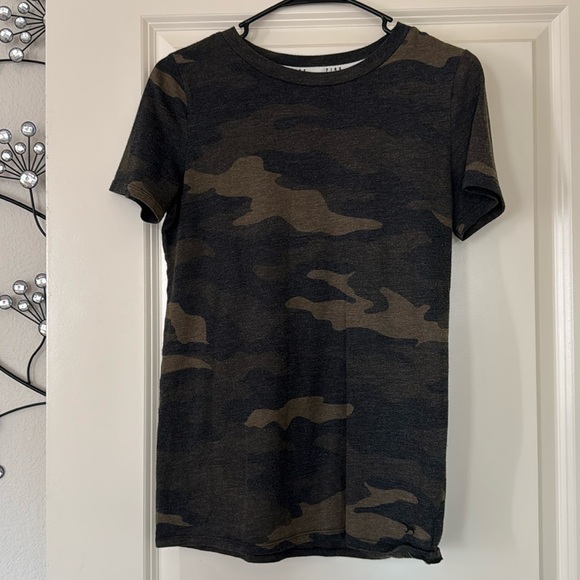 Victoria's Secret Tops - Victoria's Secret PINK Camouflage T-Shirt Size‎ XS
